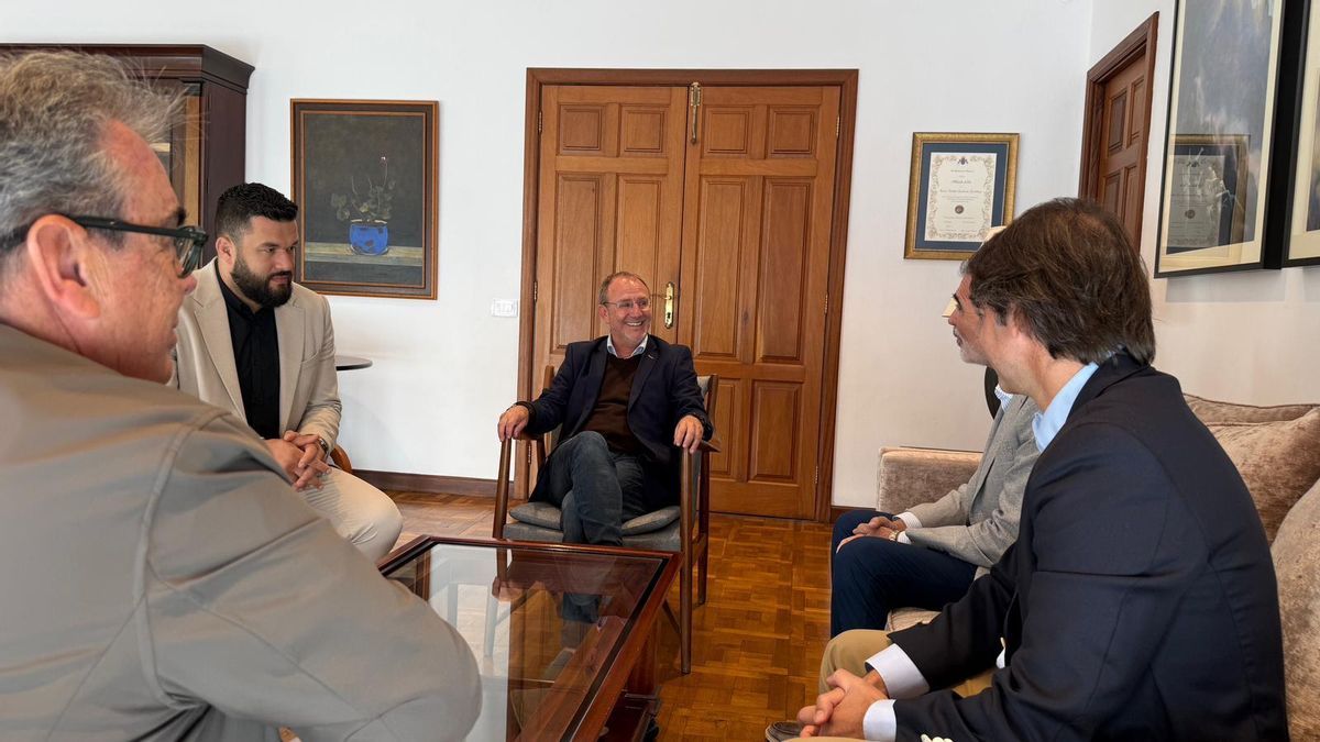 El Cabildo abre vías de colaboración con Baleària para garantizar “la eficiencia logística y económica” de La Palma