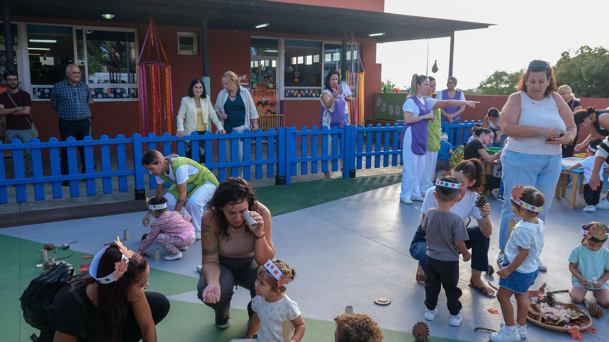 La alcaldesa, Carolina Darias, y la concejala de Educación, Nina Santana, en una imagen de archivo de la visita a la Escuela Infantil Municipal Heidi.