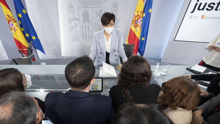 La ministra Portavoz, Isabel Rodríguez, comparece tras la reunión del Consejo de Ministros en Moncloa, a 25 de enero de 2022, en Madrid (España). El Consejo de Ministros ha aprobado hoy el Real Decreto por el que las pensiones contributivas suben para este año un 2,5% y las mínimas y no contributivas, un 3%. Esas son las cifras que establecen los Presupuestos Generales del Estado para 2022 y la primera leer más pata de la reforma de las pensiones, en vigor desde el pasado 1 de enero.