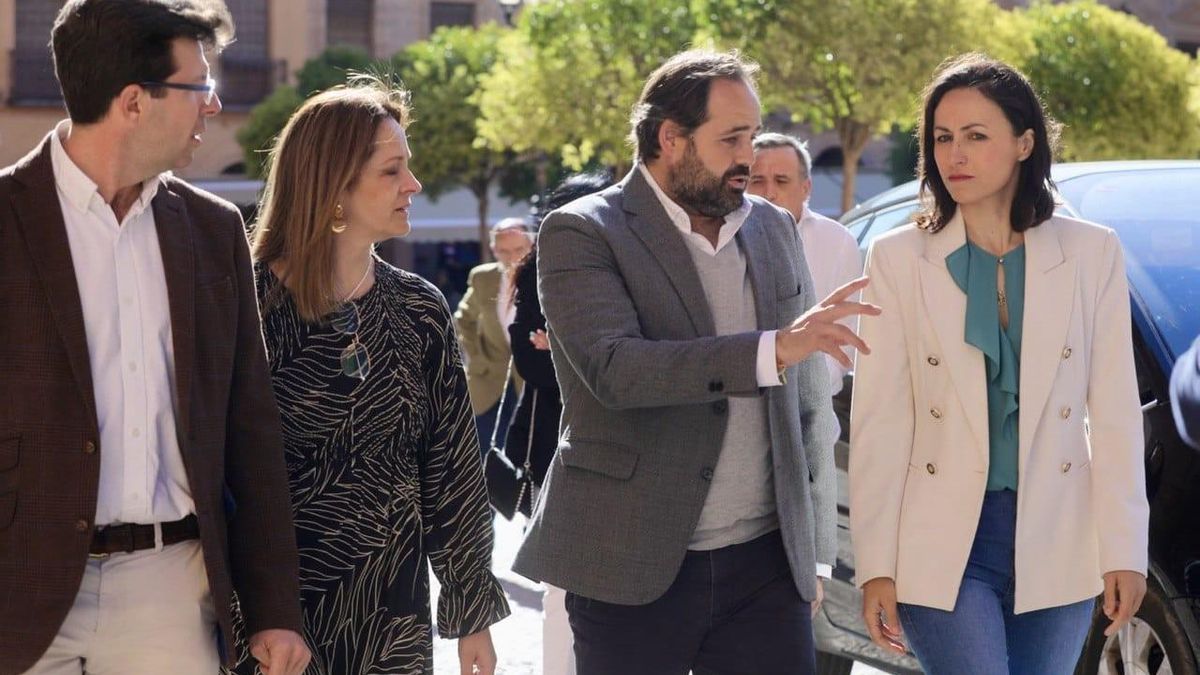 El candidato del PP a la Presidencia de Castilla-La Mancha, Paco Núñez, en Villanueva de los Infantes