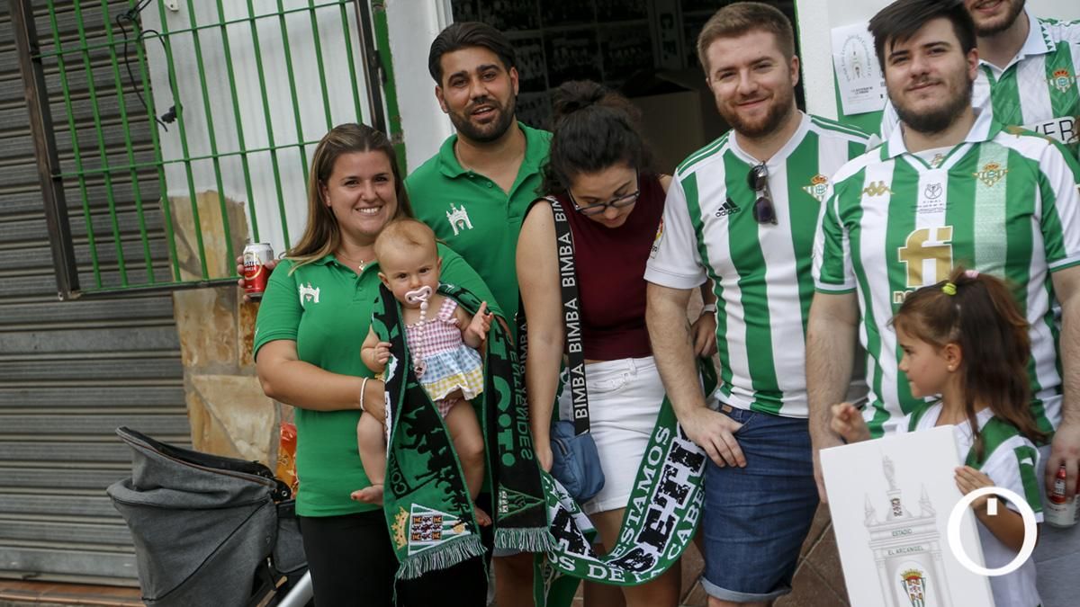 Hermanamiento entre aficionados del Córdoba CF y el Real Betis en la Peña 'Las Leyendas del Córdoba CF'