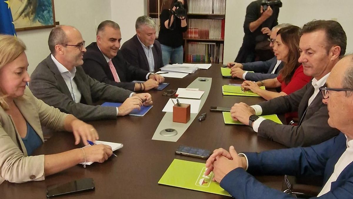 PP y PRC avanzan en la negociación de los presupuestos de Cantabria para 2026: "Hay disposición al diálogo"