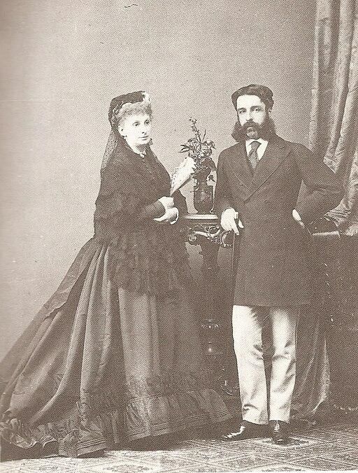 Posado de los Duques de Sesto de la época, Sofia Troubetzkoy y su segundo esposo.