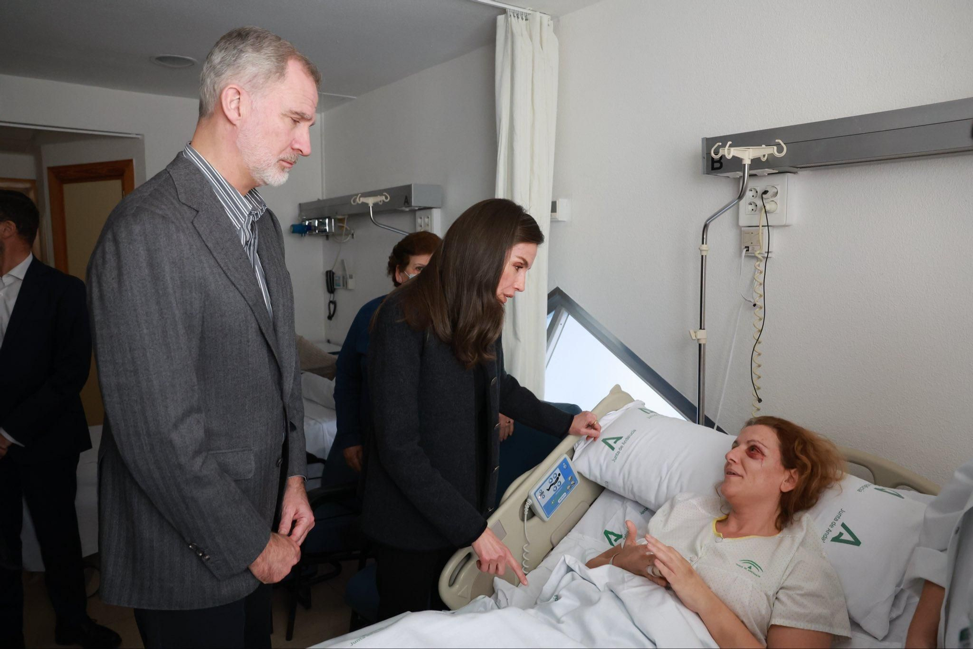 Los Reyes de España visitan a familiares y heridos en la tragedia de Adamuz