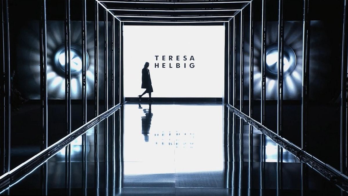 Portada Reportaje Iberia | Teresa Helbig y el viaje de un sueño: su primer desfile en París contado a través de un cortometraje