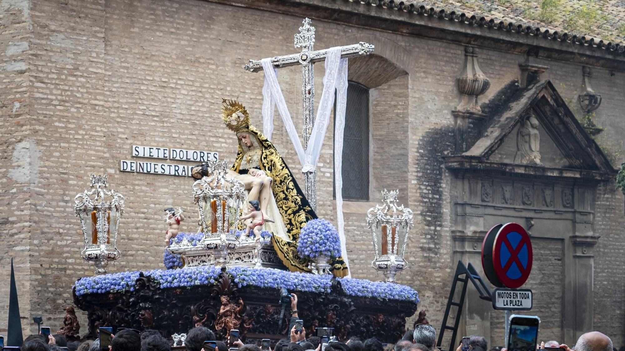 La Virgen de los Dolores de los Servitas, en la calle que lleva su nombre