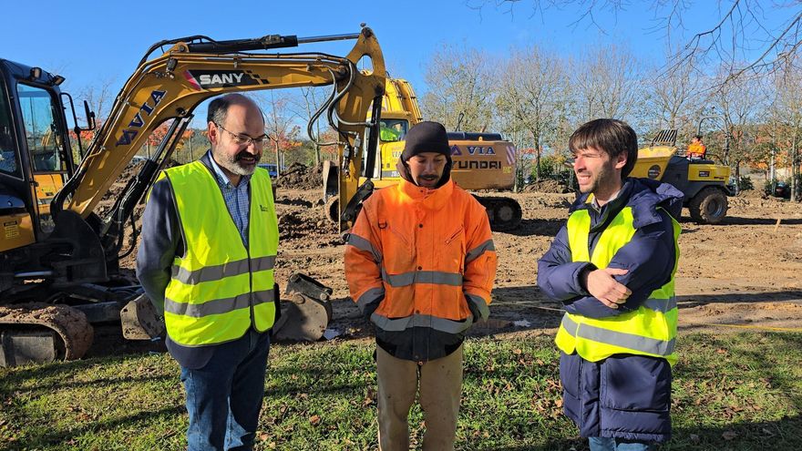 El concejal de Obras Públicas, José Luis Urraca, asiste al inicio de las obras del nuevo skatepark de Nueva Ciudad