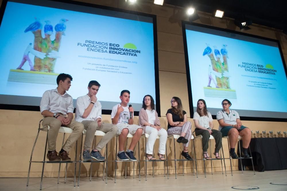 Los alumnos participantes en ediciones anteriores de los Premios Ecoinnovación de la Fundación Endesa.