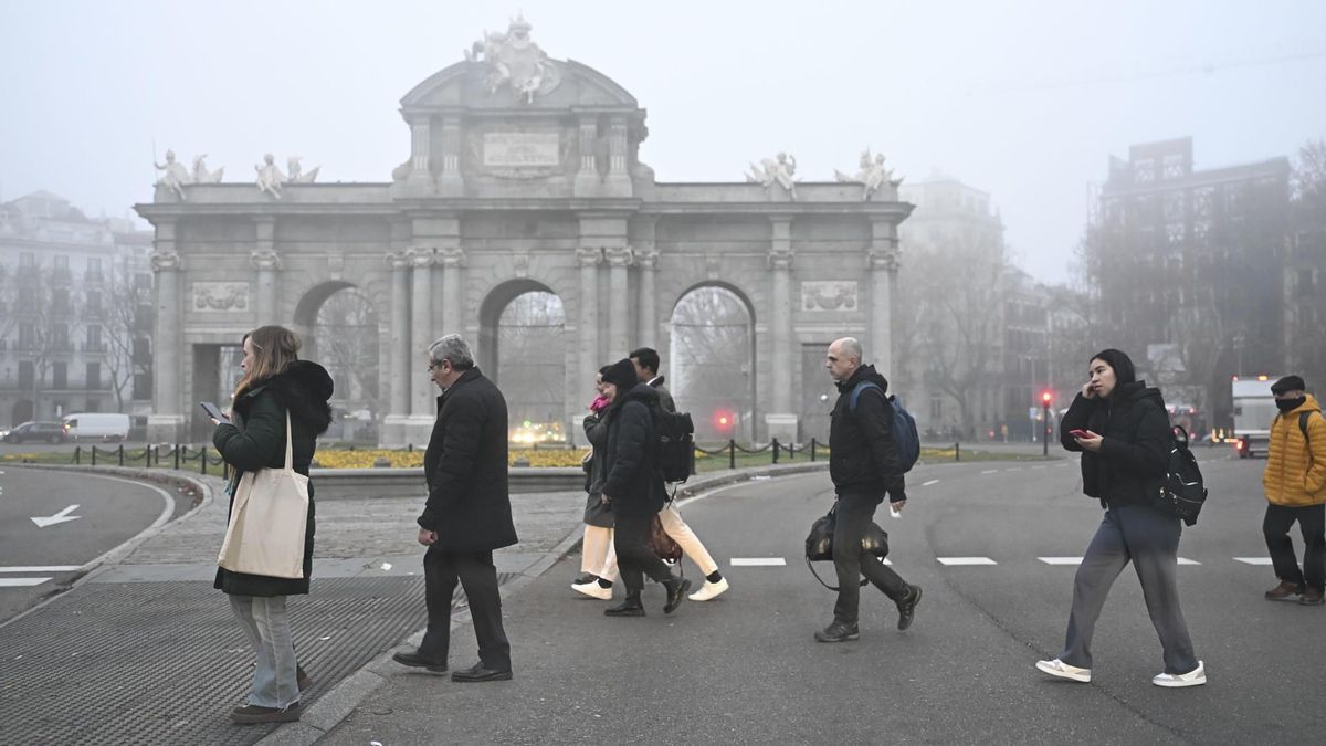 La lluvia se mantiene en Madrid este viernes con menor intensidad y sigue el aviso amarillo por nevadas en Somosierra