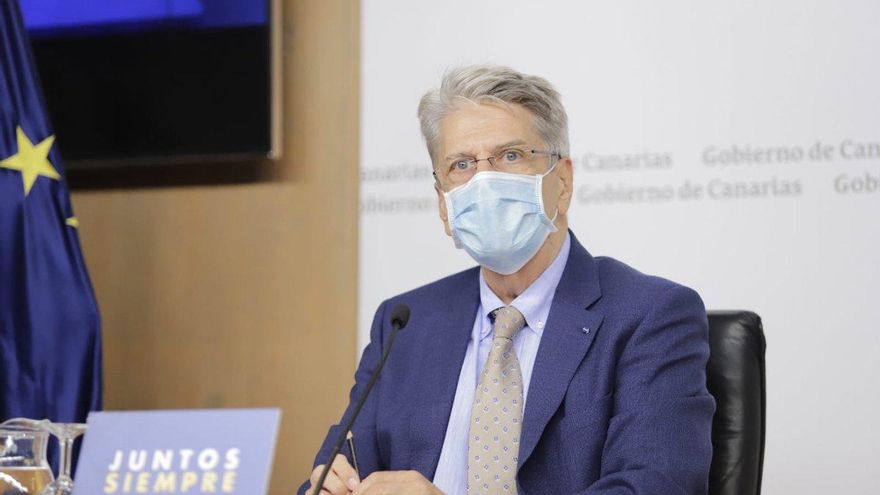 Canarias ve "muy probable" establecer medidas de control de COVID-19 en los aeropuertos de las islas