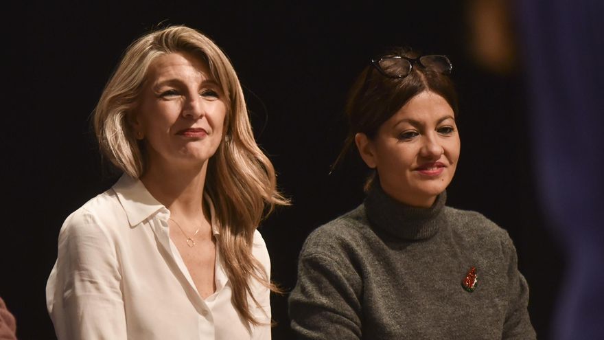 Yolanda Díaz junto a Sira Rego durante un acto de campaña electoral, a 1 de febrero de 2026, en Huesca, Aragón.