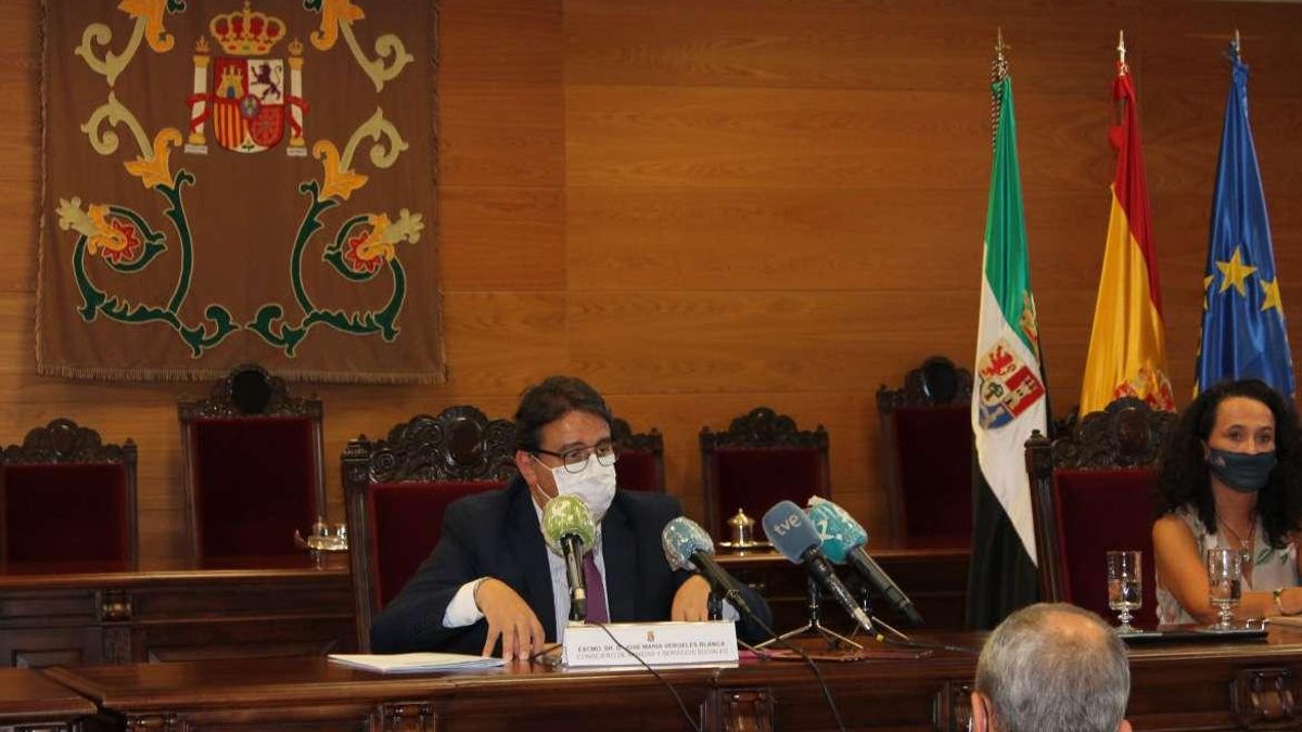 El vicepresidente segundo y consejero de Sanidad y Servicios Sociales, José María Vergeles, este viernes en Cáceres