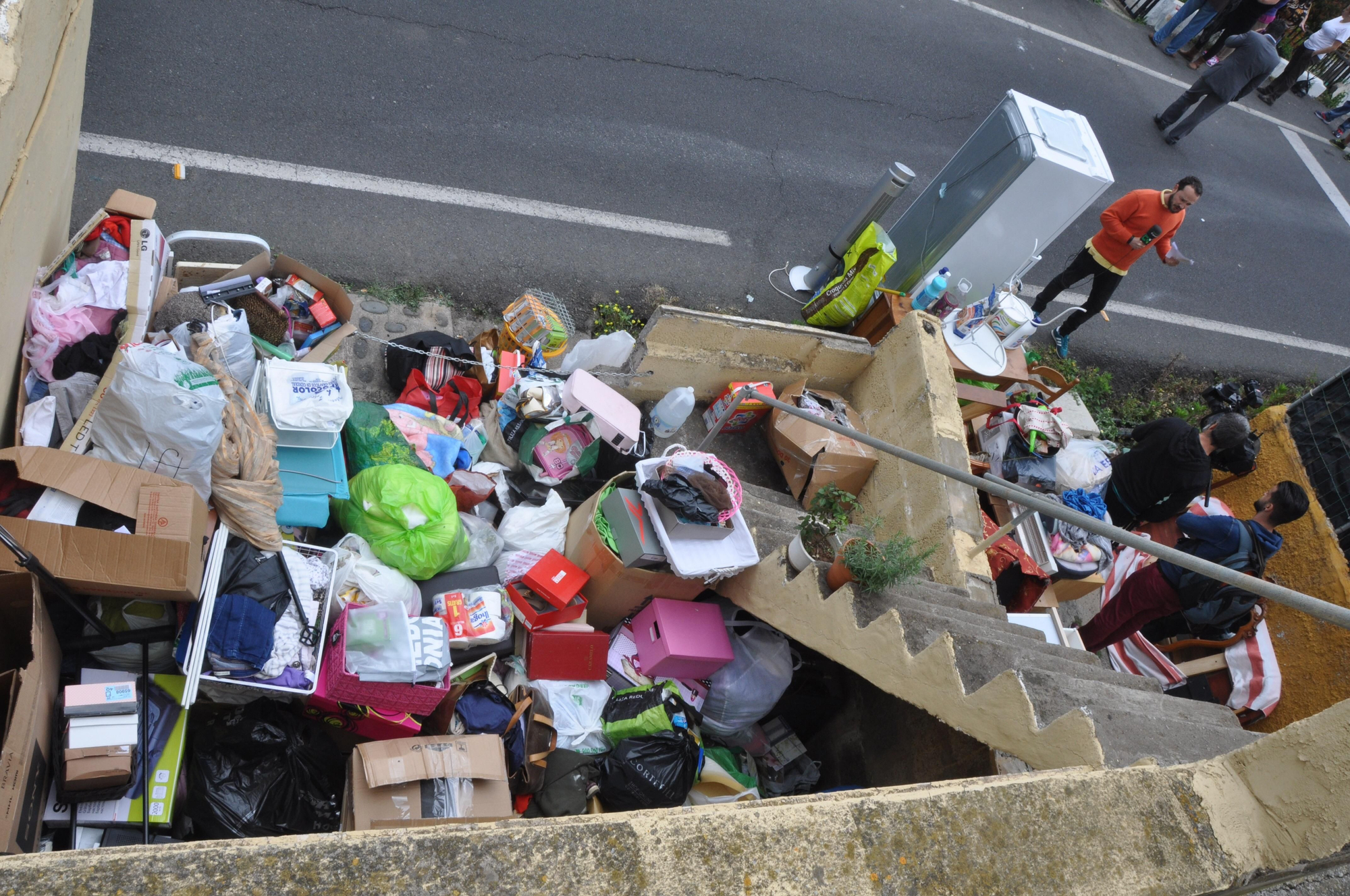 Desahucio de una familia en Lomo Magullo. (ÁNGEL SARMIENTO)