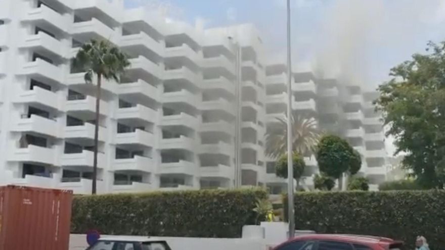 Desalojado un hotel del sur de Gran Canaria tras incendiarse una habitación