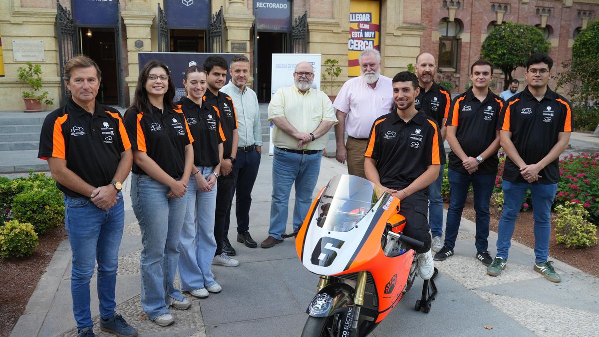 Presentación de la moto y del equipo de la UCO participante en la MotoStudent International Competition