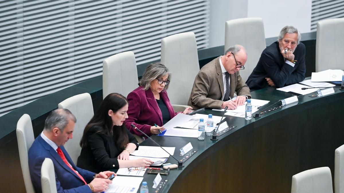 Almeida pone coto a Vox para sustituir a Ortega Smith: no habrá relevo hasta aclarar la situación de sus díscolos