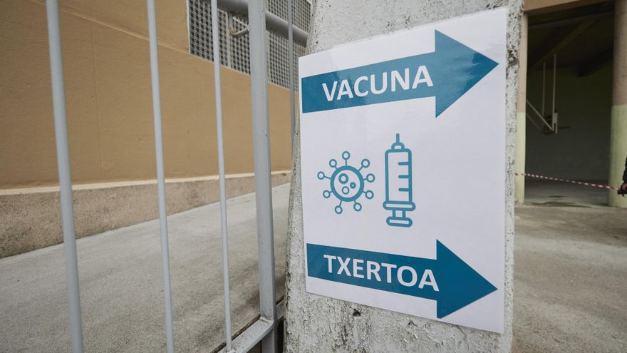 Navarra mejora sus previsiones de vacunación y comienza a citar a las personas de 44 años
