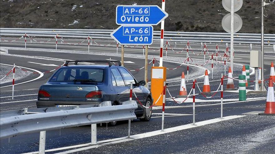 Reabierta al tráfico la autopista entre Asturias y León tras un corte por desprendimientos en el túnel del Negrón