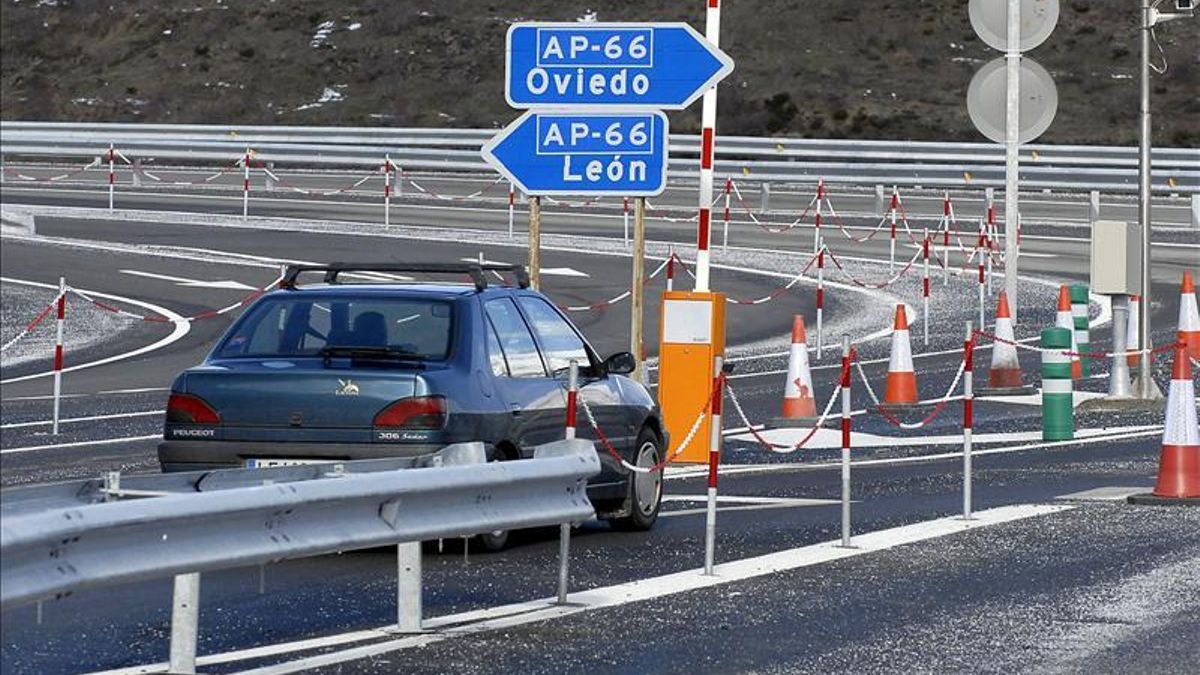 Corte total de la autopista entre Asturias y León por desprendimientos en el túnel del Negrón