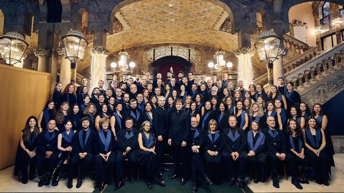 En este concierto, inspirado en una obra de Brahms, los miembros del coro cantan entre los espectadores
