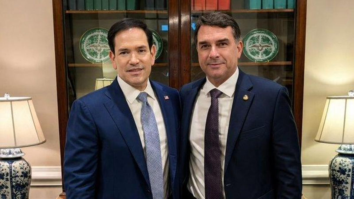 La Administración Trump afirma que expedirá visados a Flavio Bolsonaro y a su familia y les permitirá entrar en EEUU tras huir de Brasil