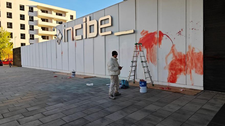 Pintadas y concentración de protesta por la presencia de empresas israelíes en un evento de ciberseguridad de Incibe