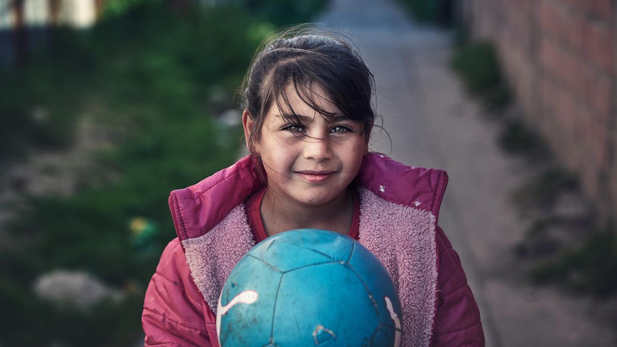 La pobreza infantil cayó al 42,3% en 2025