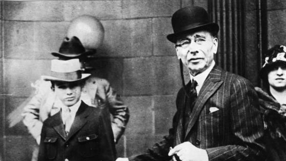 La víctima fue interceptada al salir del colegio, golpeada con un cincel y asfixiada con una toalla