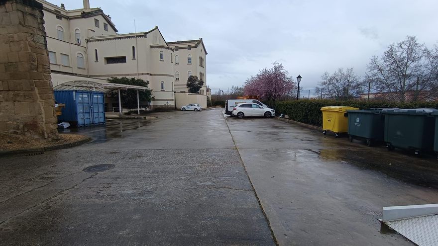 Un aparcamiento "infrautilizado" en el Hospital de La Rioja y trabajadores con dificultades para estacionar su vehículo