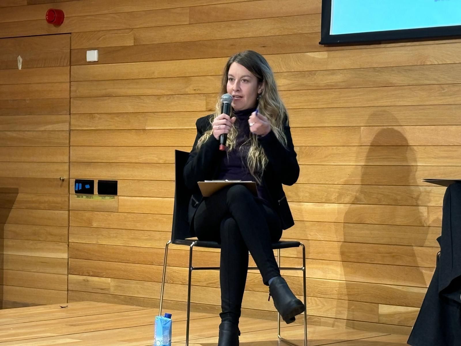 Bárbara Saénz de Orduña es la mitad de Serise Sexología que ofrece talleres para familias y alumnado en los colegios