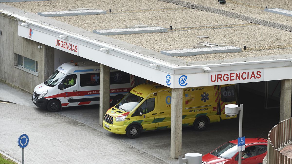 Archivo - Ambulancias