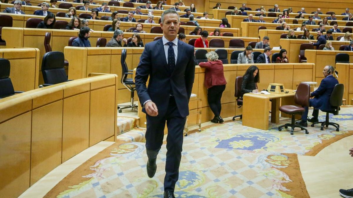 El PSOE dice que sus diputados y senadores donarán parte de su nómina ante el parón de las Cortes