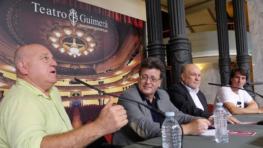 Leo Bassi (izquierda), en la presentación de los espectáculos, este martes en Santa Cruz