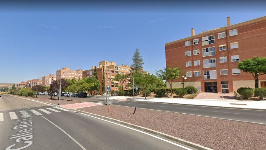 Calle Río Estenilla colindante con el hospital