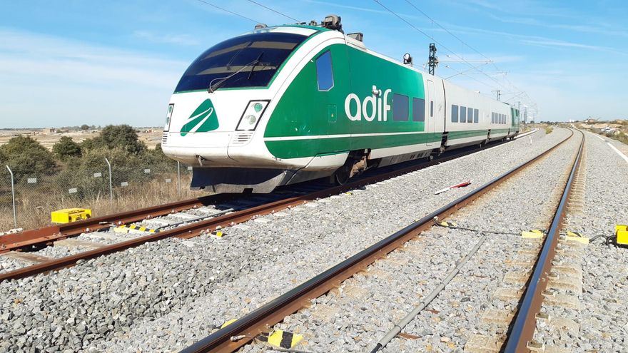Adif inicia las pruebas del tren rápido entre Plasencia y Badajoz