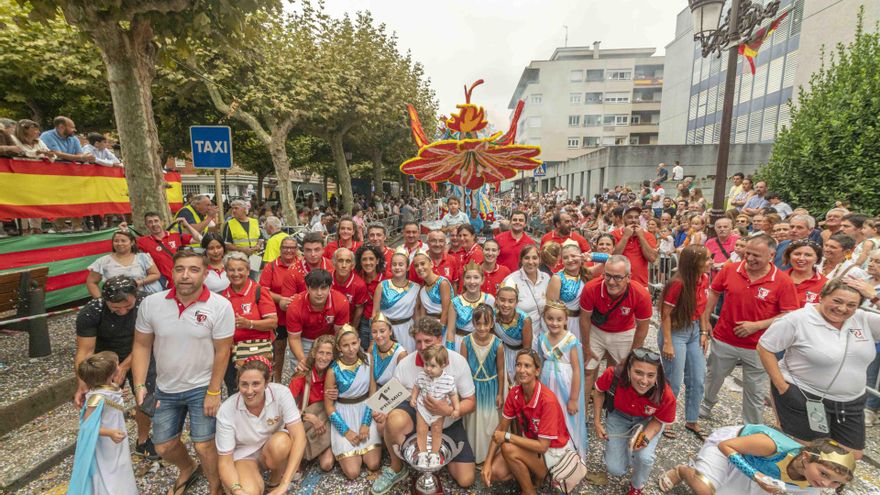 La carroza 'Pandora', de Francis 2, gana la Gala Floral de Torrelavega.