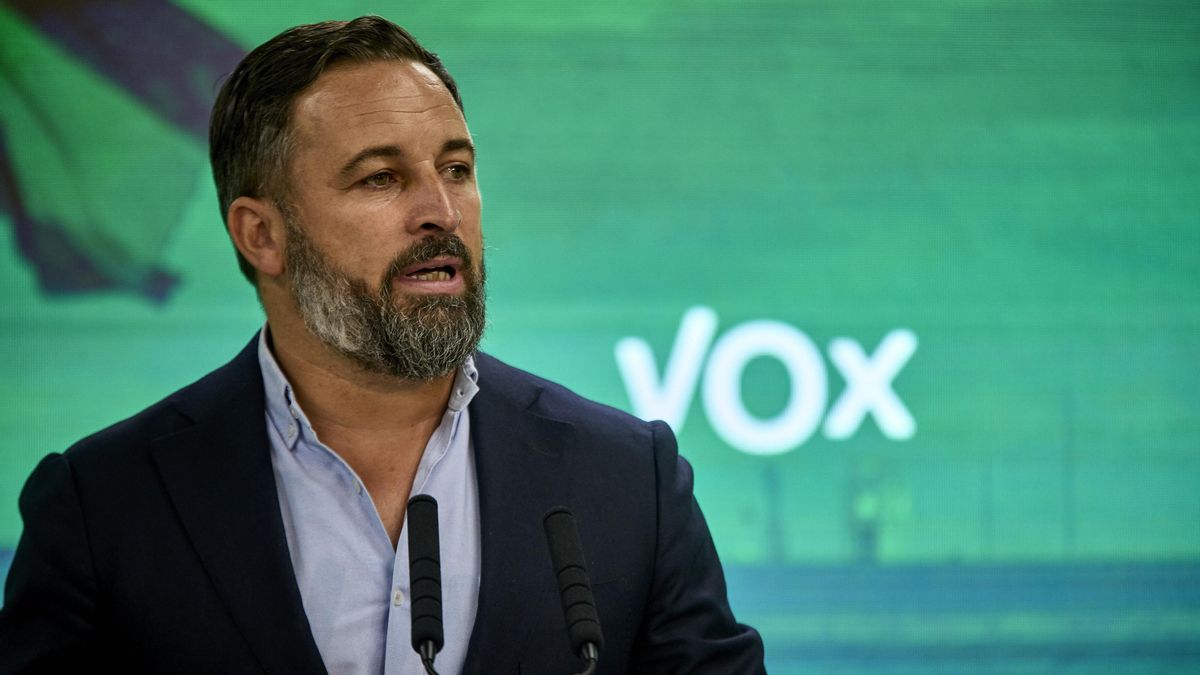 Archivo - El presidente de Vox, Santiago Abascal, interviene en una rueda de prensa del Comité de Acción Política de Vox, en su sede nacional.