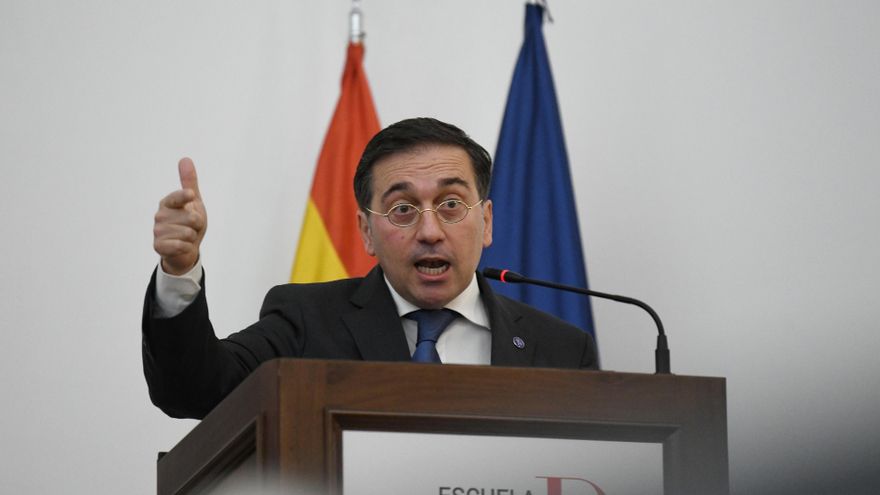 El ministro de Asuntos Exteriores, Unión Europea y Cooperación, José Manuel Albares, interviene durante una Conferencia de la Escuela Diplomática, a 30 de octubre de 2023, en Madrid (España).