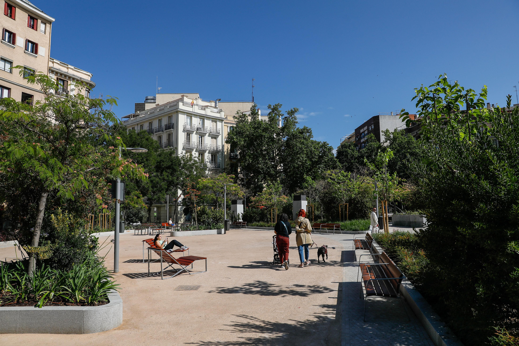Recorrido foto a foto por la renovada plaza de Olavide