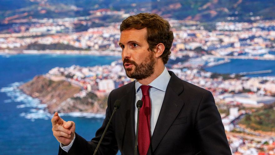 El presidente del PP, Pablo Casado, ofrece declaraciones a los medios desde el stand de Turismo de Ceuta, en Fitur 2021, a 20 de mayo de 2021, en Madrid (España).