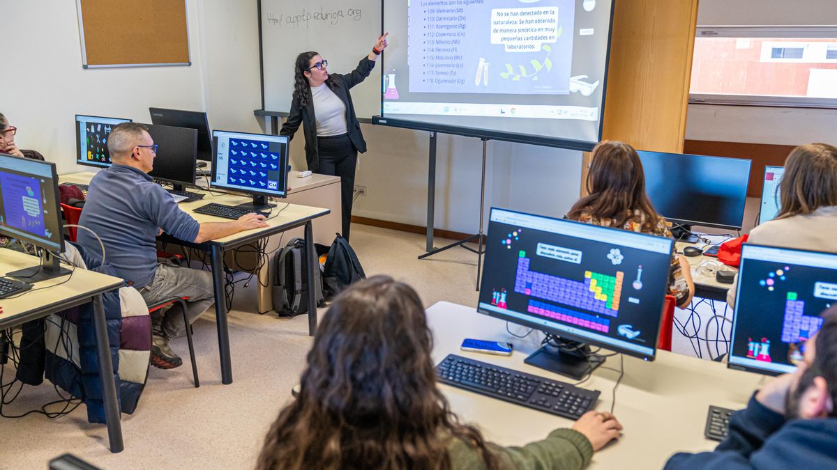 Una maestra riojana crea una aplicación web para enseñar la tabla periódica con juegos