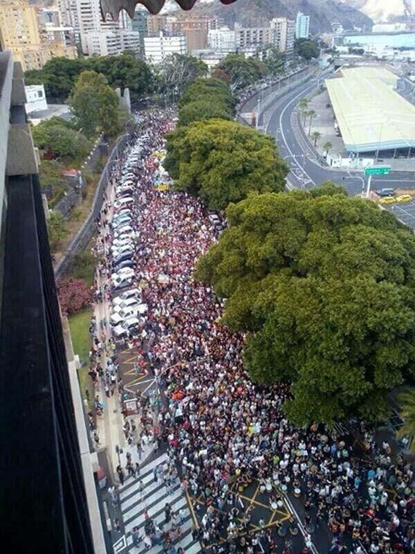 Manifestación contra las prospecciones petrolíferas en Santa Cruz de Tenerife.