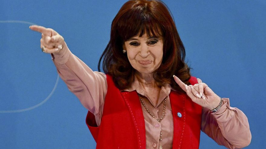 Una jugada de Cristina dejó al borde del colapso las negociaciones con Kicillof por un acuerdo en la Provincia