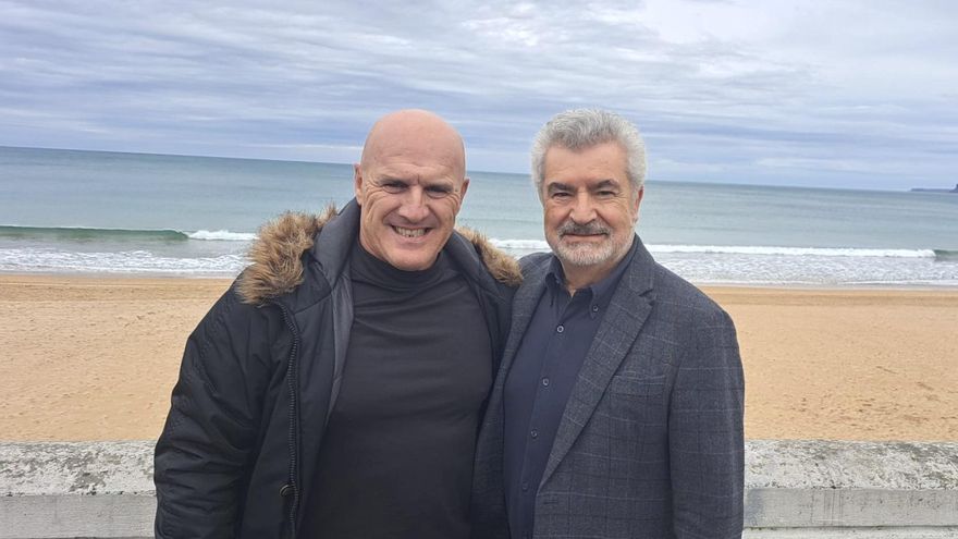 El cineasta cántabro Rodolfo Montero y el portavoz de la Fundación Vivofácil, Javier Benavente