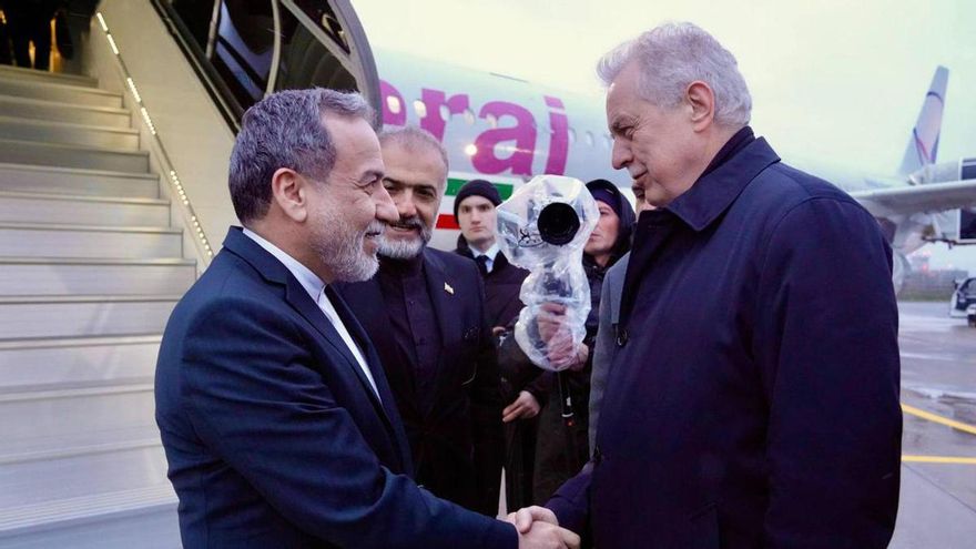 Abbas Araghch, a su llegada este lunes a San Petersurgo (Rusia).