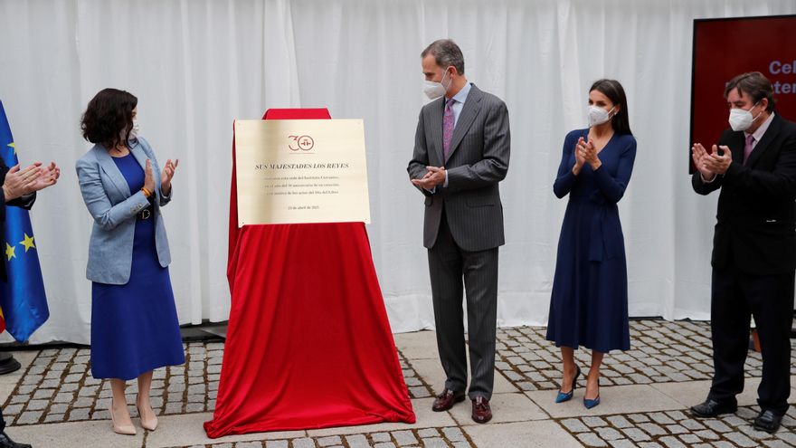 Los Reyes Presiden El Día Del Libro Y Llevarán El Premio Cervantes A Brines