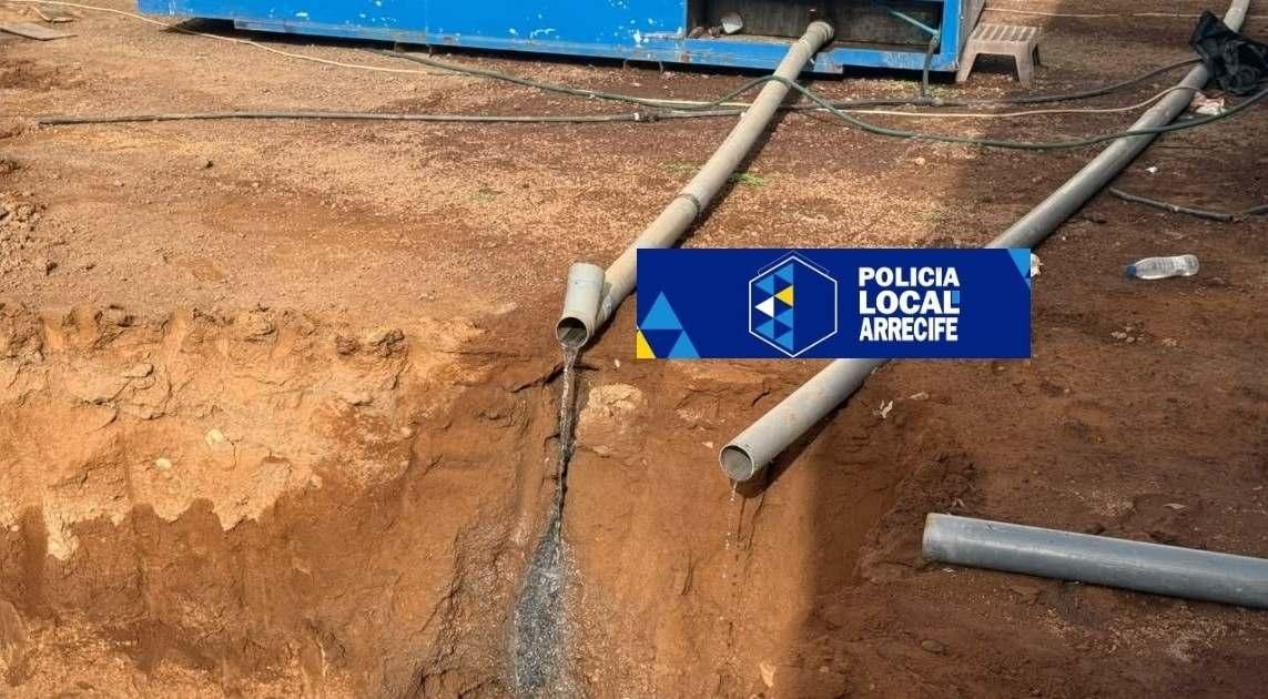 Aguas fecales saliendo de las instalaciones del circo junto a la Vía Medular.