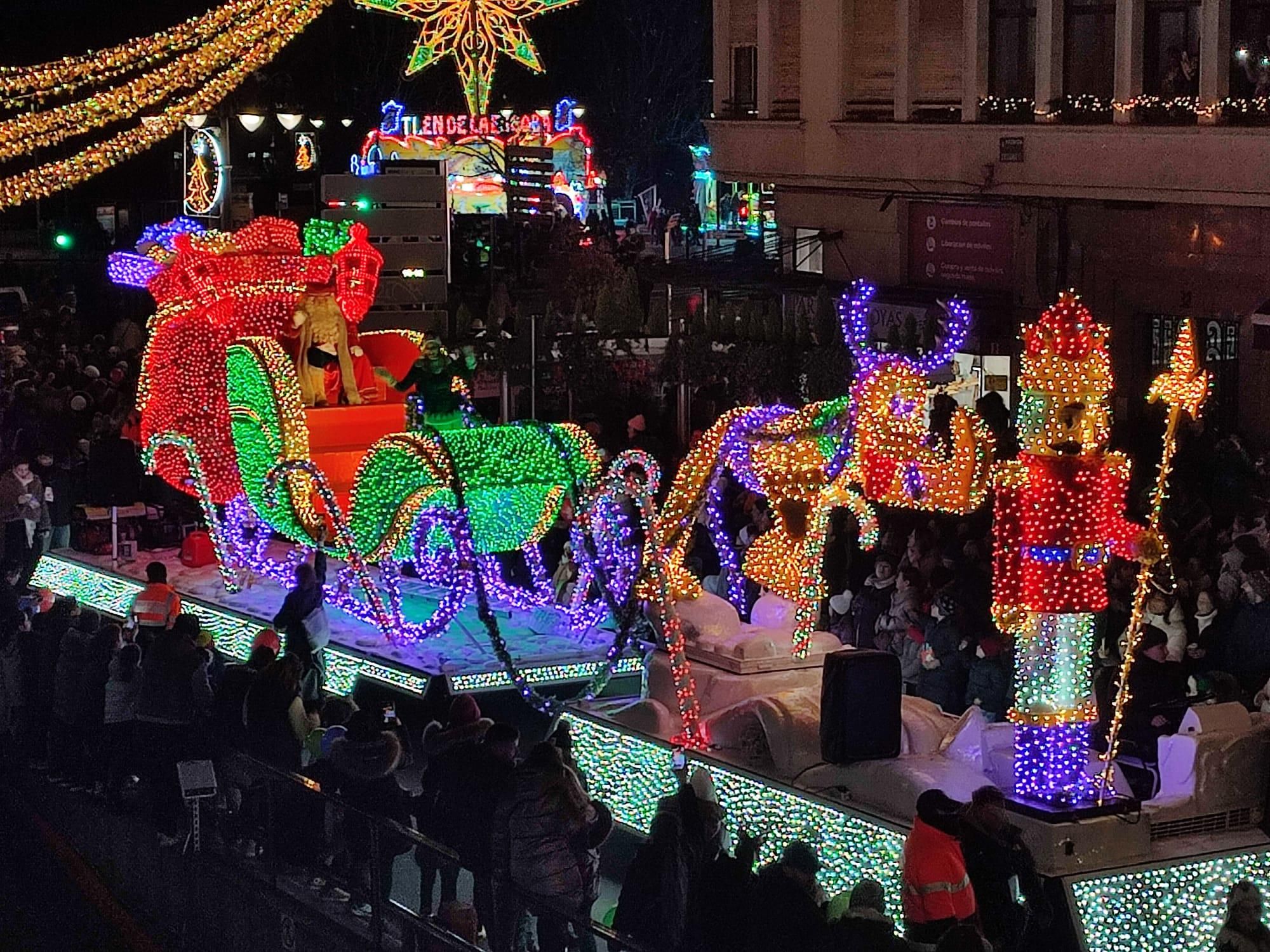 Así brilló y llenó de ilusión a León la Cabalgaza de la Navidad de 2025
