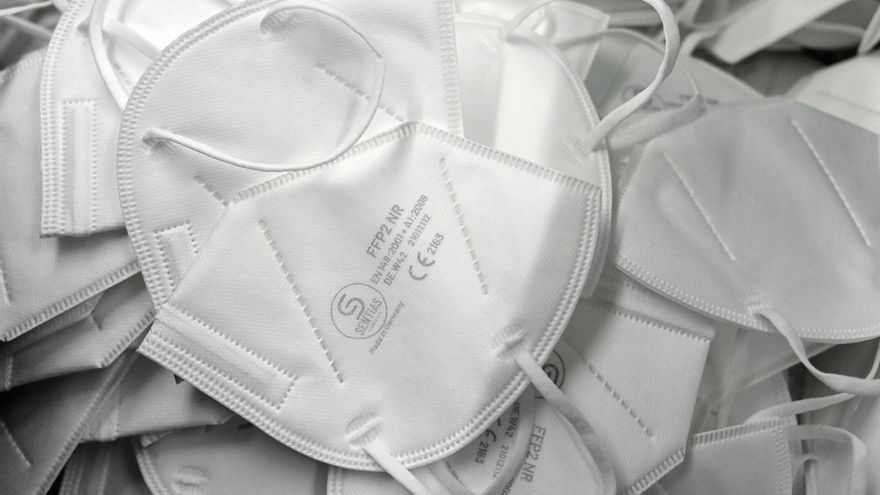 Las confusas normas suecas sobre el virus: algunas ciudades del país prohíben las mascarillas