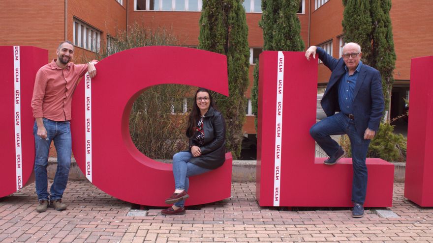 Celia Álvarez Bueno, en el centro